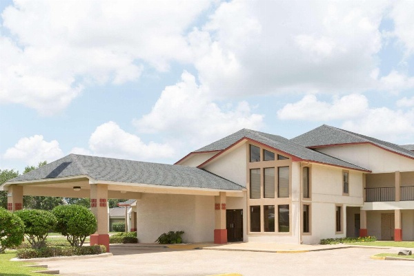 Super 8 by Wyndham Bossier City/Shreveport Area image 1